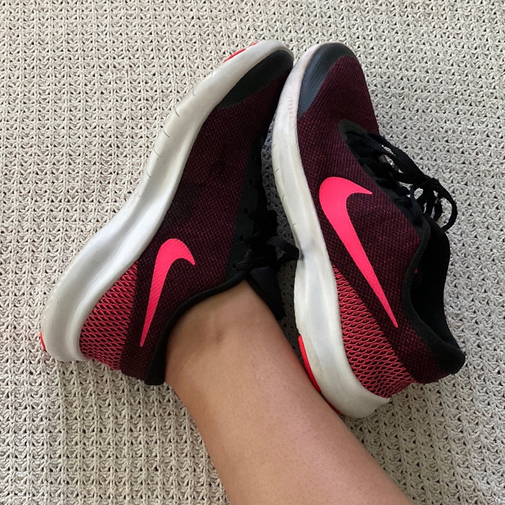Nike Flex Tennis Shoes✨